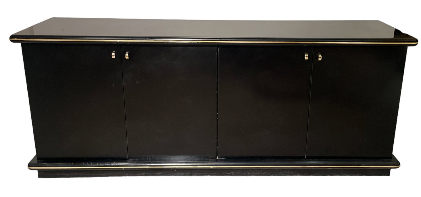 Vintage BERNHARDT Credenza: 28.25" H x 70.5" W x 17" D. Please see auction description for pick up details.