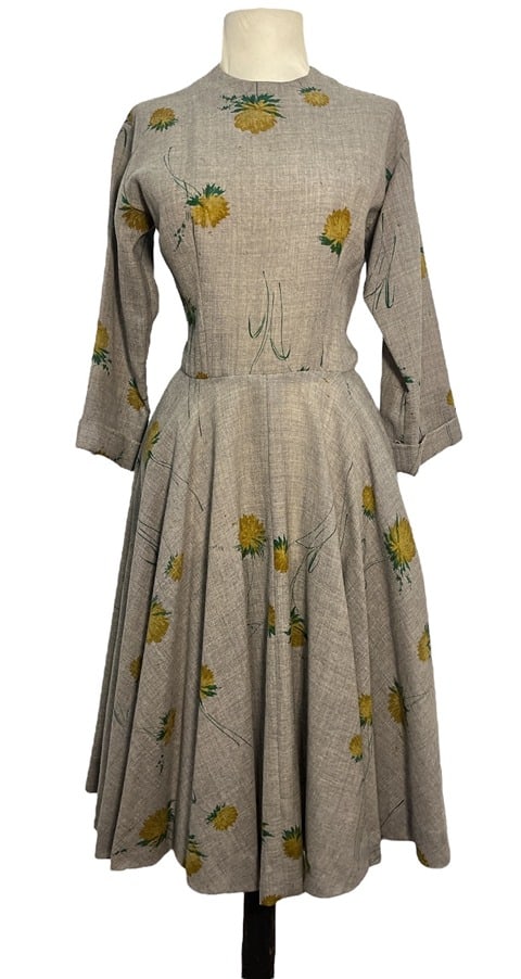 Vintage 1950's ANNE FOGARTY Work Dress: 39" total length, 15" armpit to armpit, 12" waist, 17" sleeve length.