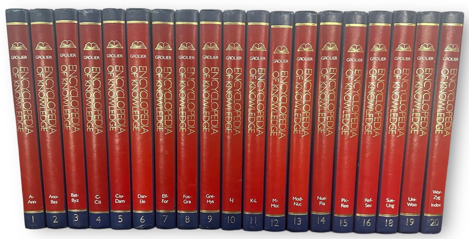 GROLIER Encyclopedia of Knowledge, 20 Volumes (1 of 2)
