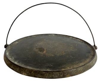 A WAGNER WARE Cast Iron Bailed Griddle