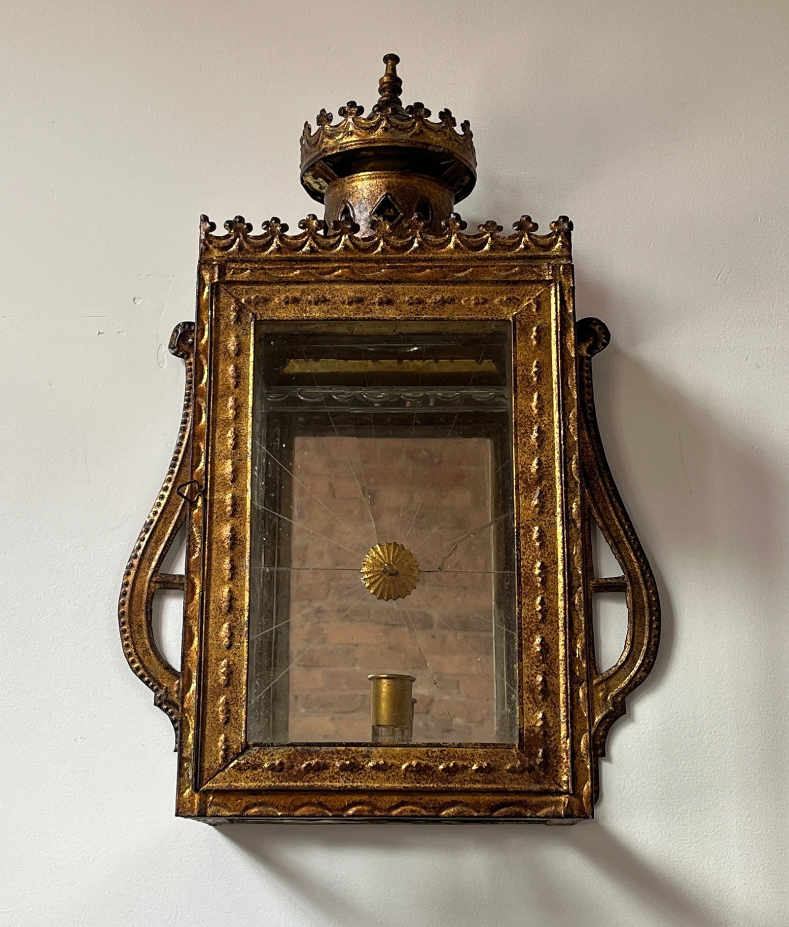 A Gold Gilt Florentine Glass Lantern: Measures 20.5" H x 14.5" W x 6" D.