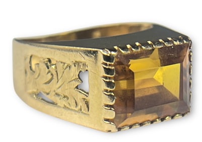 An 18k Gold and Citrine Ring