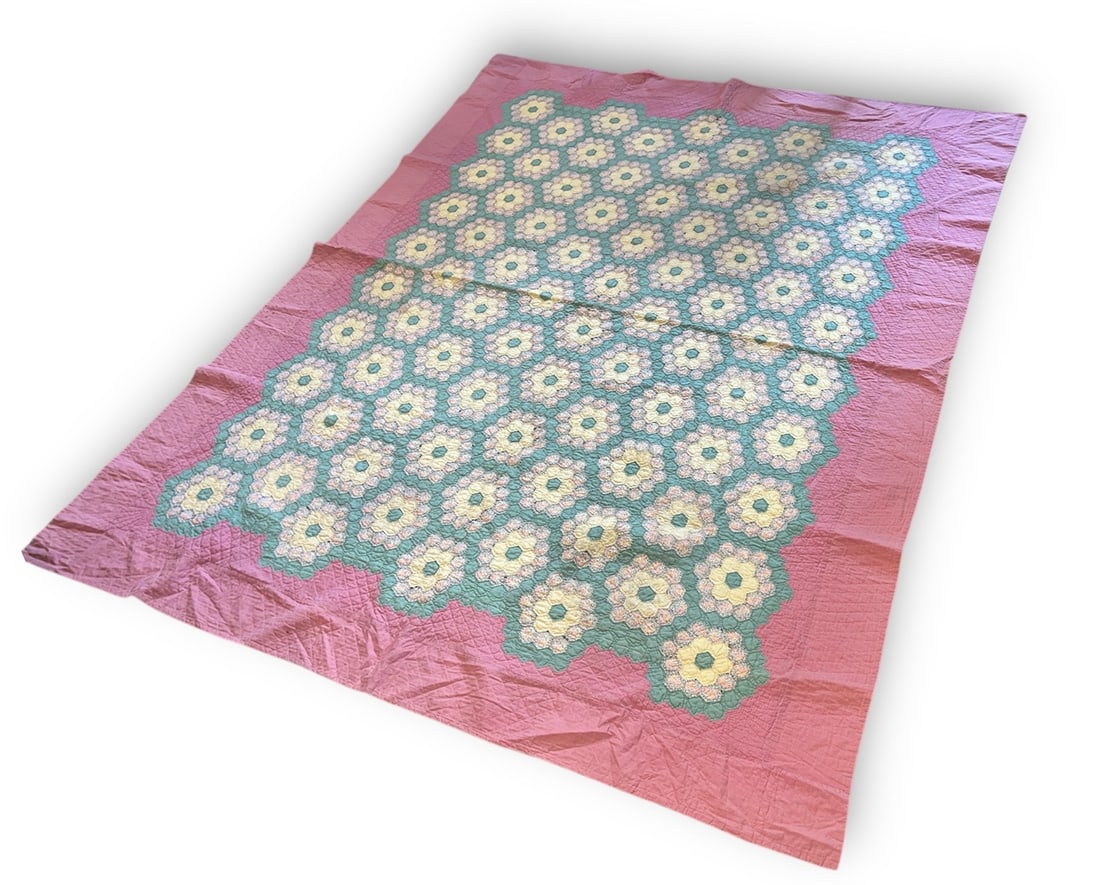 A Vintage Flower Garden Quilt, 1932: Measures 89.5" x 69.5".