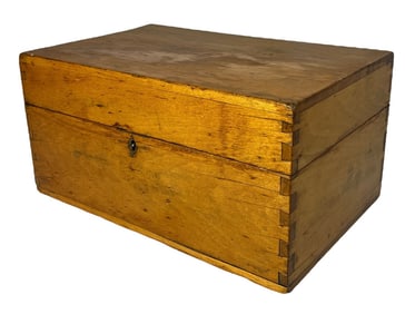 Early Americana Dovetail Joint Lockbox
