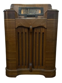RCA VICTOR Antique Floor Model Radio