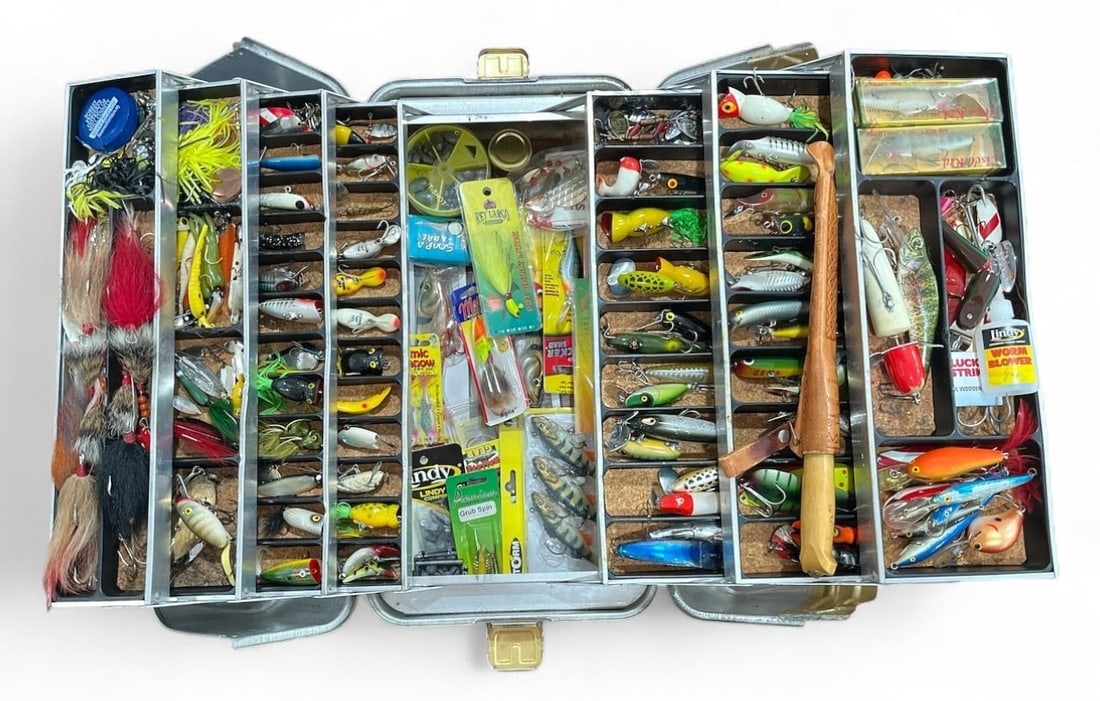 Vintage Fishing Lures and Tackle Box, HEDDON, CORDELL, SOUTH BEND (1 of 8)