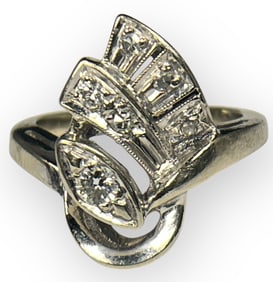 A 14k White Gold and Diamond Art Deco Ring