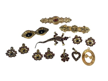 A Collection of Victorian Rolled Gold Brooches & Earrings