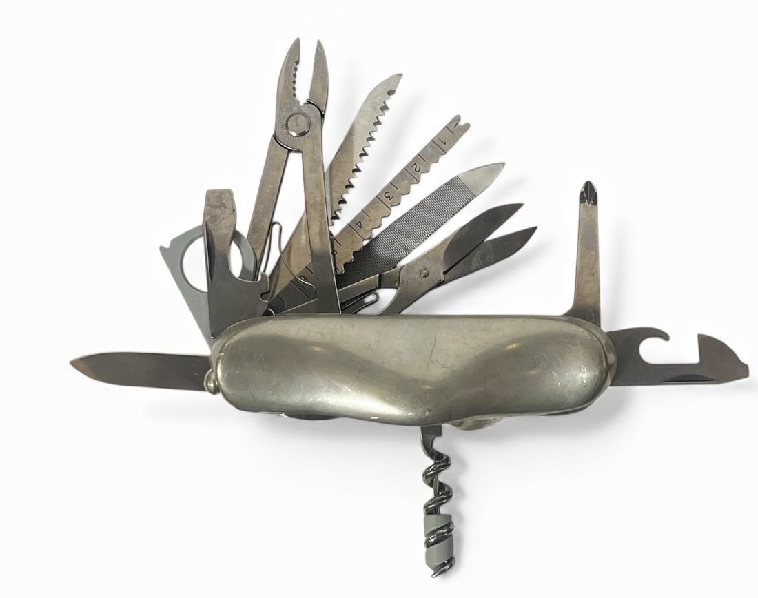 VICTORINOX Multi Tool Pocket Knife (1 of 4)