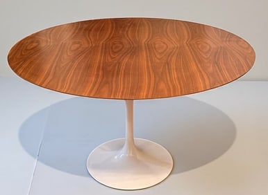 Tulip Dining Table in the style of EERO SAARINEN