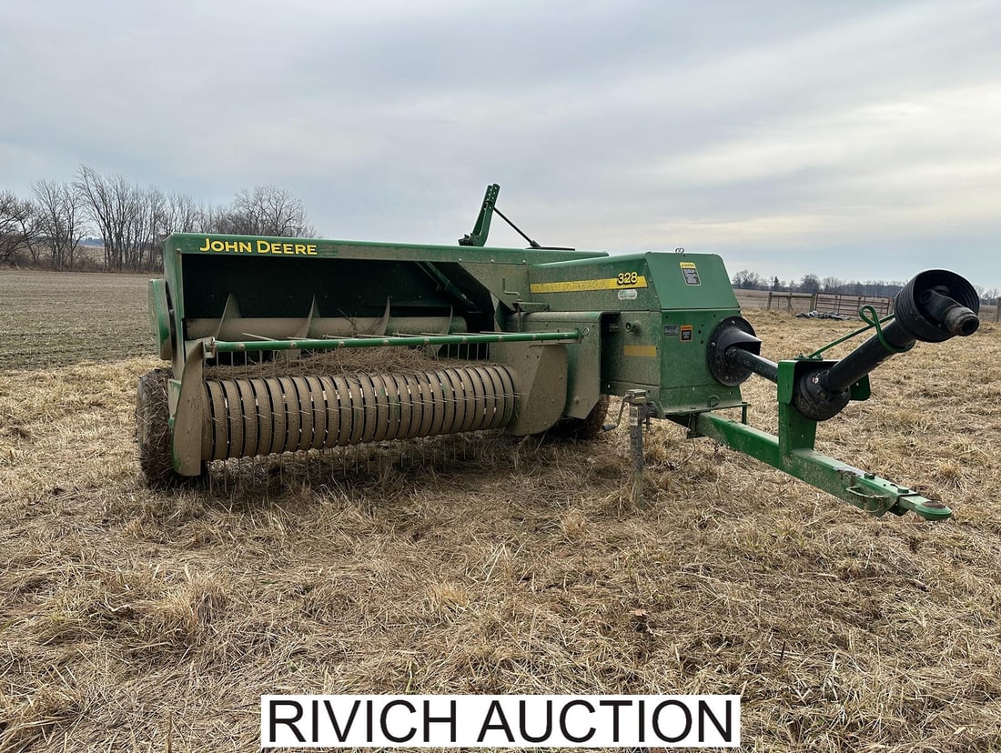 John Deere 328 Small Square Bailer, 2015 - 12