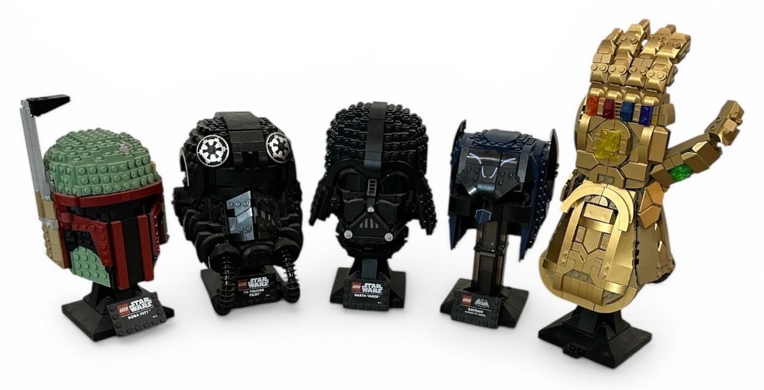 Assortment of LEGO Collectibles: STAR WARS, MARVEL & DC (1 of 8)