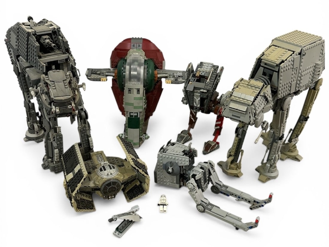 Assortment of LEGO STAR WARS Sets (1 of 5)