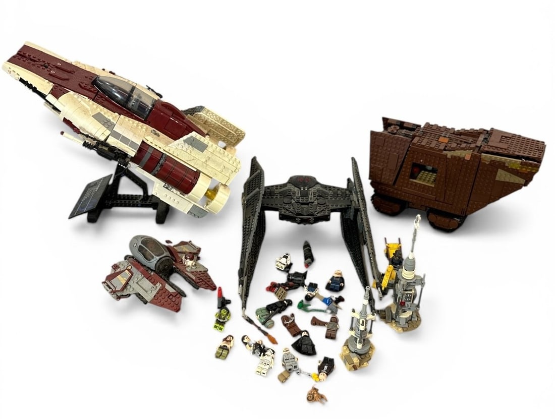 Assortment of LEGO STAR WARS Sets (1 of 6)
