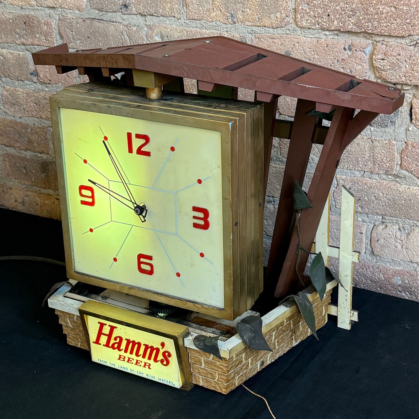 Vintage HAMM'S Beer Rotating Light Up Advertising Clock - 2