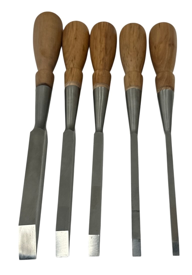LIE-NIELSEN Mortise Chisel Set of 5: Longest measures just under 11" including handle. Includes 1/2", 3/8", 5/16", 1/4", 3/16" and original LIE-NIELSEN hide carrying pouch.