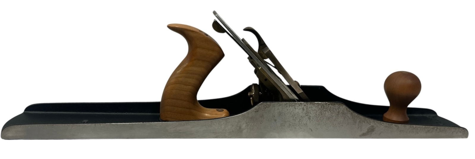 LIE-NIELSEN No. 7 Jointer Plane: 22" L x 3 7/8" W x 5.5" H.