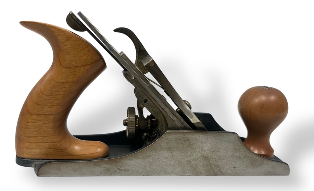 LIE-NIELSEN No. 4 Iron Smooth Plane: 9.5" L x 2 3/8" W x 5" H.