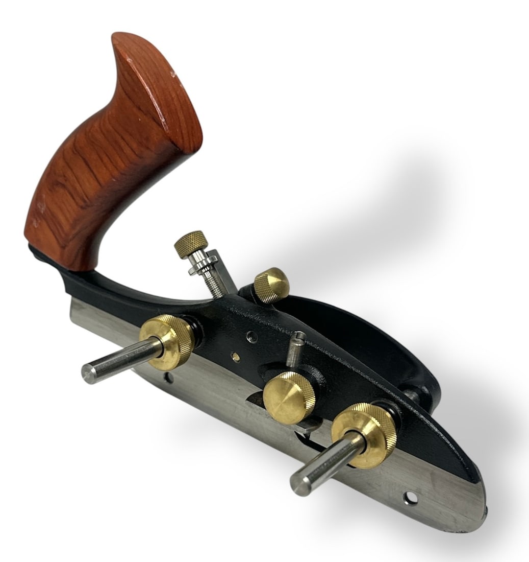 VERITAS Right Handed Small Plow Plane: 9" L x 4.25" W x 5.5" H.