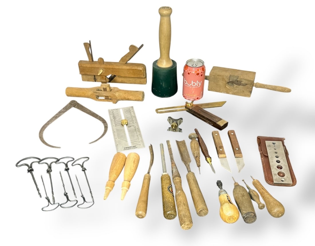 Antique Hand Woodworkers Hand Tools Lot (1 of 7)