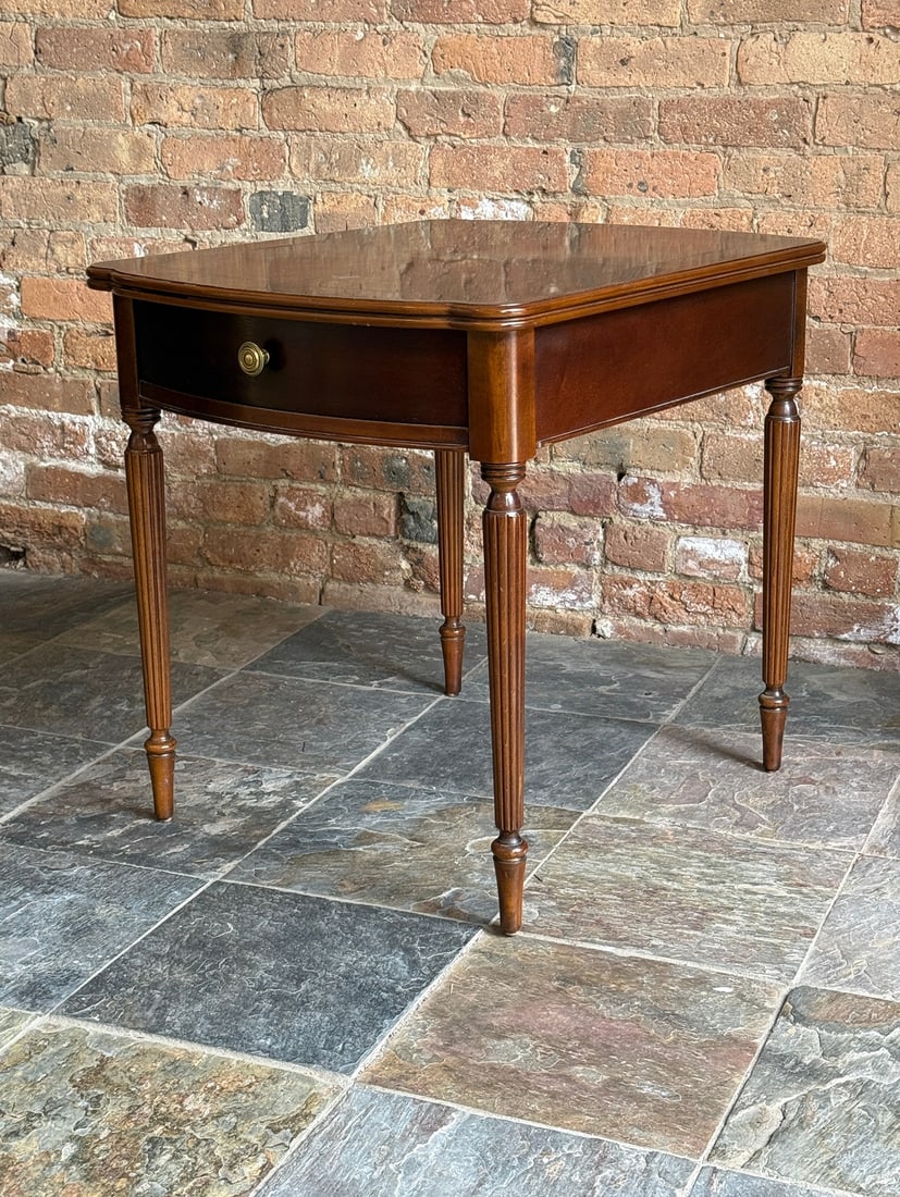 LANE Federal Style Mahogany Accent Table (1 of 6)