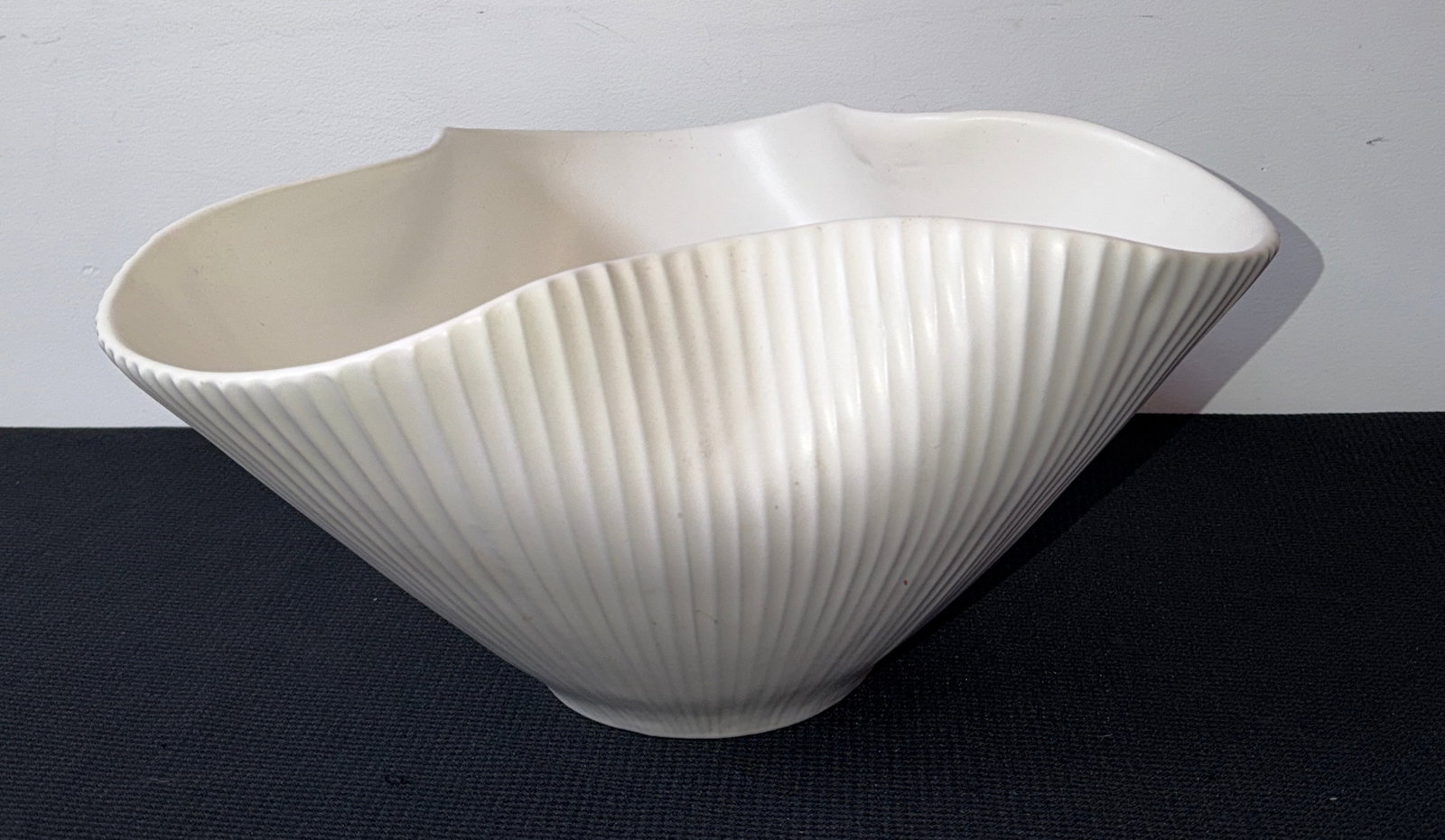 JONATHAN ADLER Large Pinch Bowl (1 of 5)