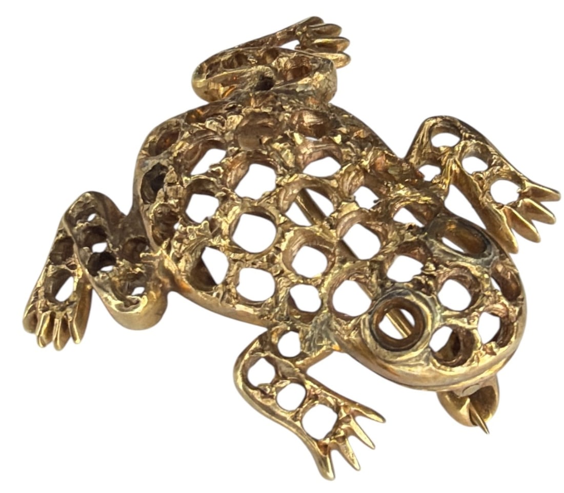 A 14k Gold Frog Brooch Pin: Approx 1" x 1", weighs 3.72dwt.