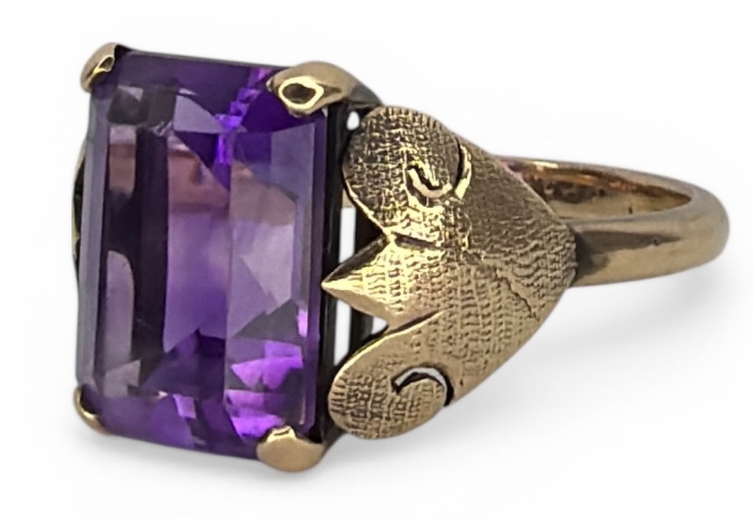An Art Deco 14k Gold & Amethyst Colored Faceted Stone Ring: Size 7.5, weighs 2.94dwt including stones. Stone measures approx. 12mm x 11mm.