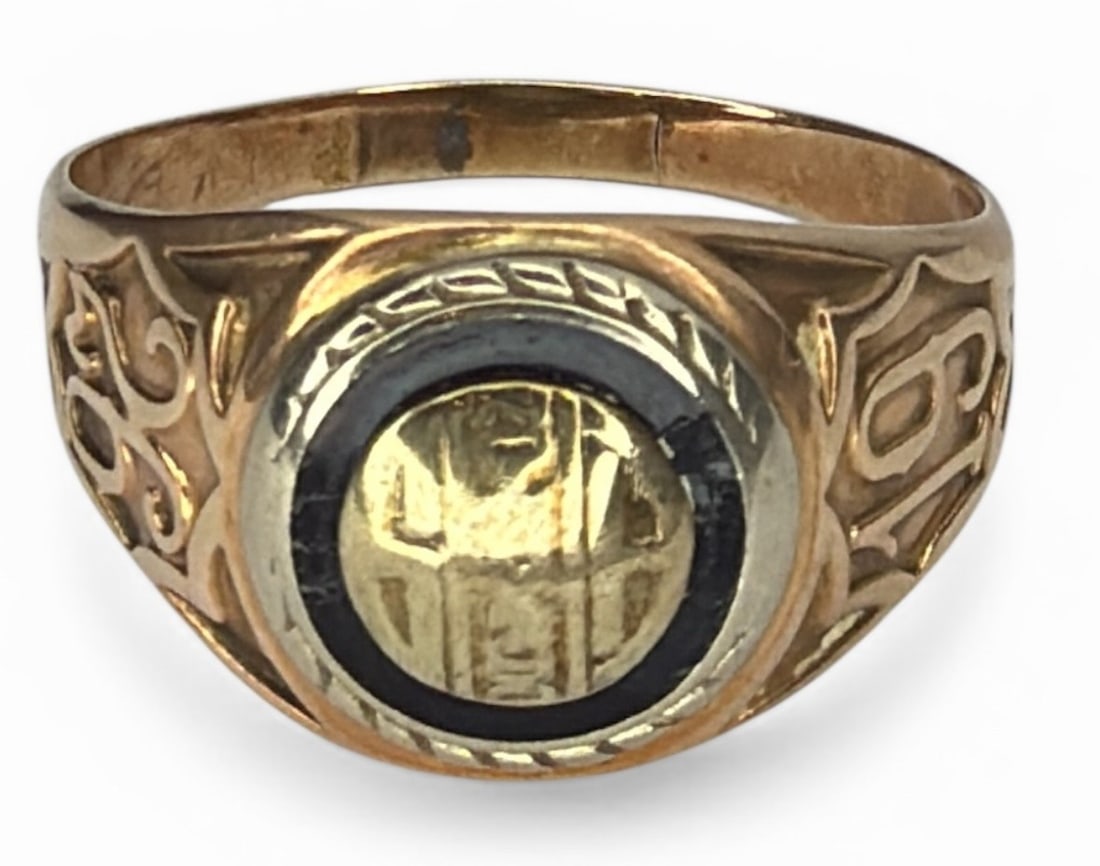 A 1926 14k Yellow Gold Class Ring (1 of 5)
