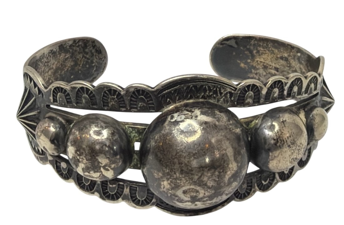 A Sterling Silver Navajo Cuff Bracelet: Measures 2.5" x 1.75" interior. Weighs 18.98dwt.