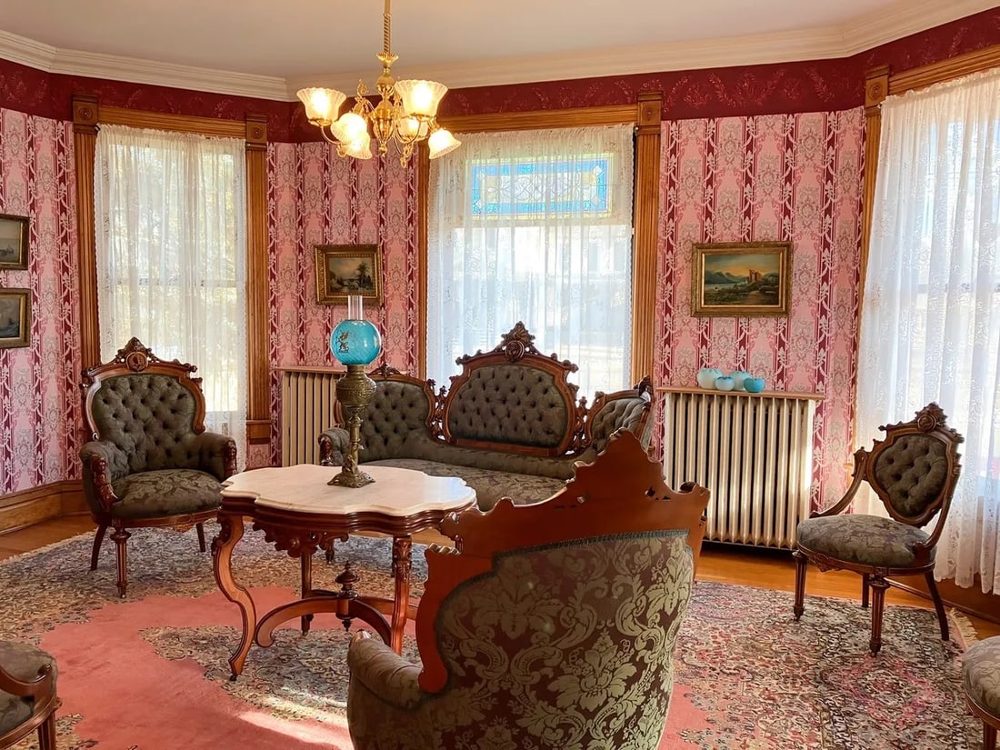 Exceptional JOHN JELLIFF Victorian Parlor Suite: Flamed mahogany. Settee measures 54" H to the back, 20" H to the seat x 79" W x 36" D. Armchairs measure 48.5" H to back x 20" H to the seat x 30" W x 33" D. Four parlor chairs measure approx. 40.5" H
