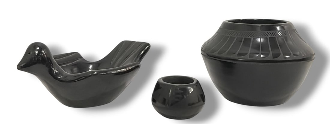 Three Native American Blackware Pottery Vases, Santa Clara & Navajo (1 of 5)