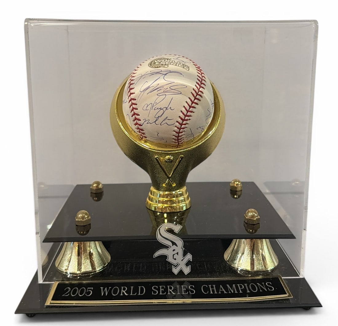 Authentic Team Autographed 2005 CHICAGO WHITE SOX World Series Championship Baseball (1 of 5)