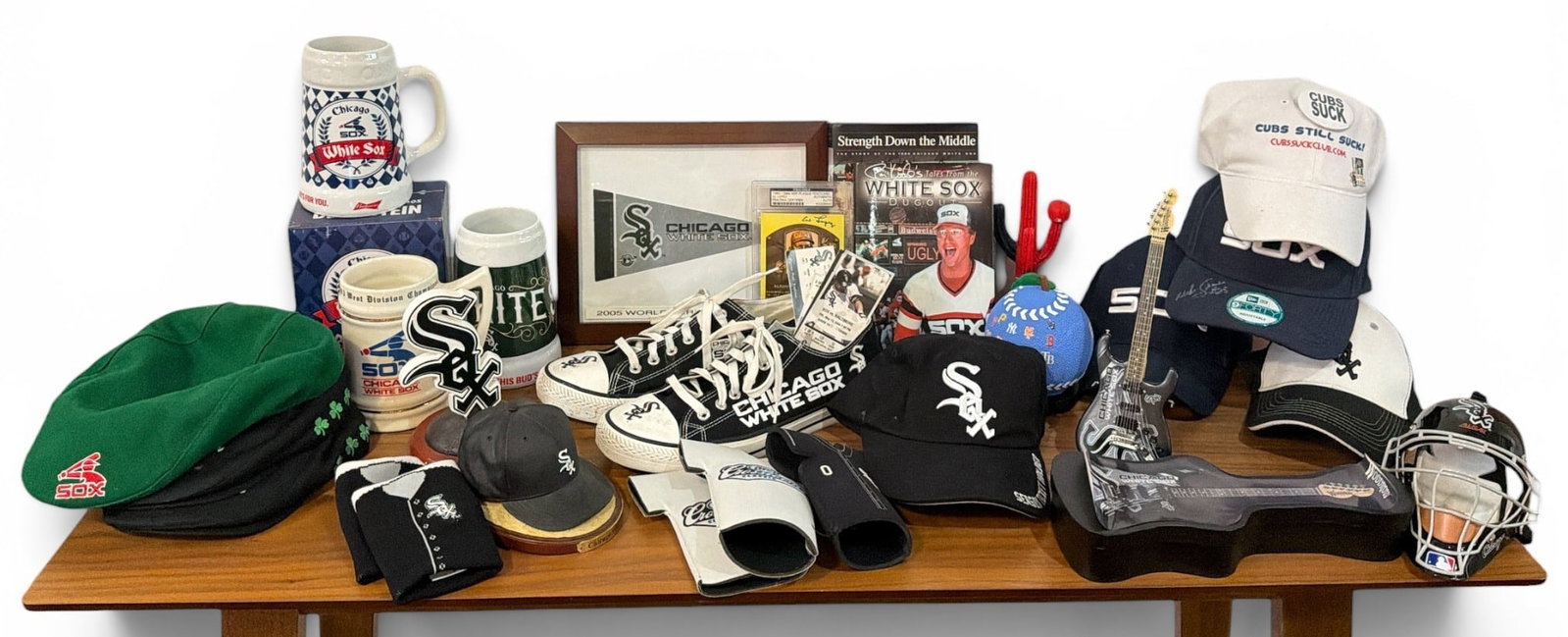 Large Collection of CHICAGO WHITE SOX Baseball Memorabilia (1 of 9)