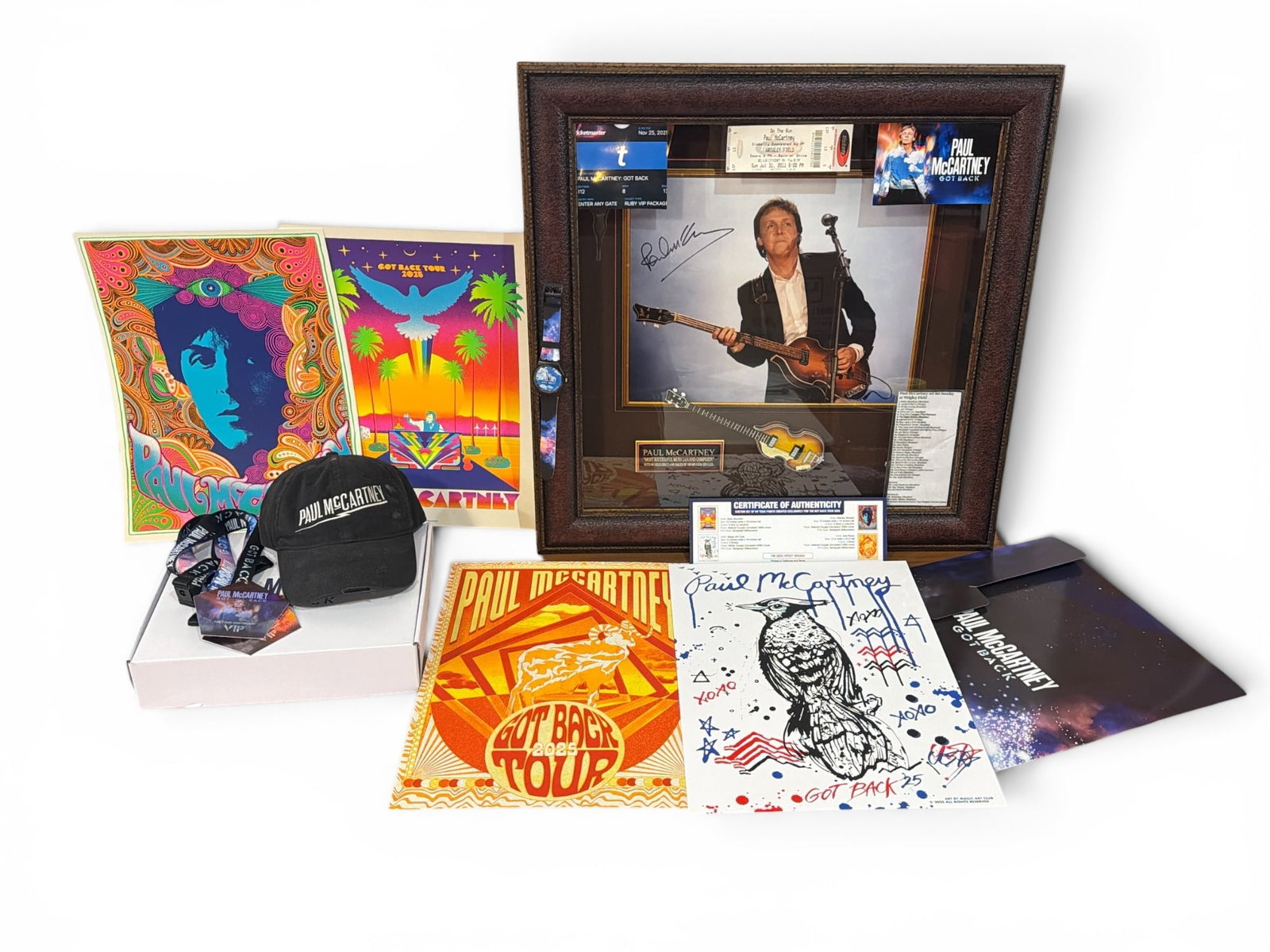 Collection PAUL MCCARTNEY Exclusive Autograph, VIP Poster & Passes (1 of 5)