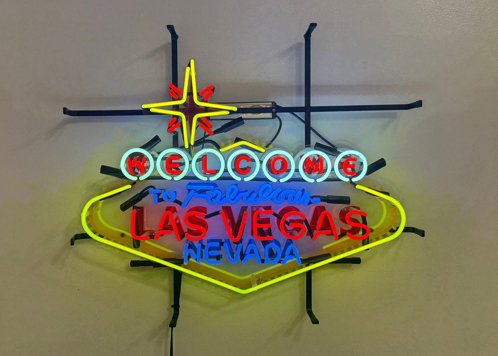 "Welcome to Fabulous Las Vegas" Neon Bar/Pub Advertising Sign (1 of 4)