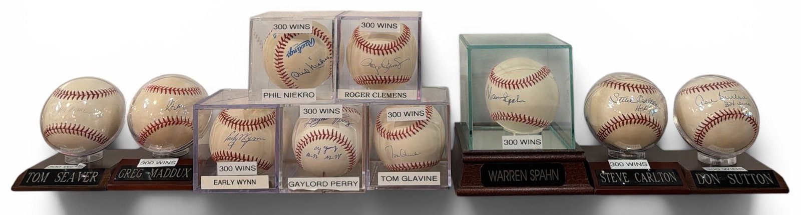 Autographed 300 Wins Club Baseballs TOM SEAVER w/ COA (1 of 13)