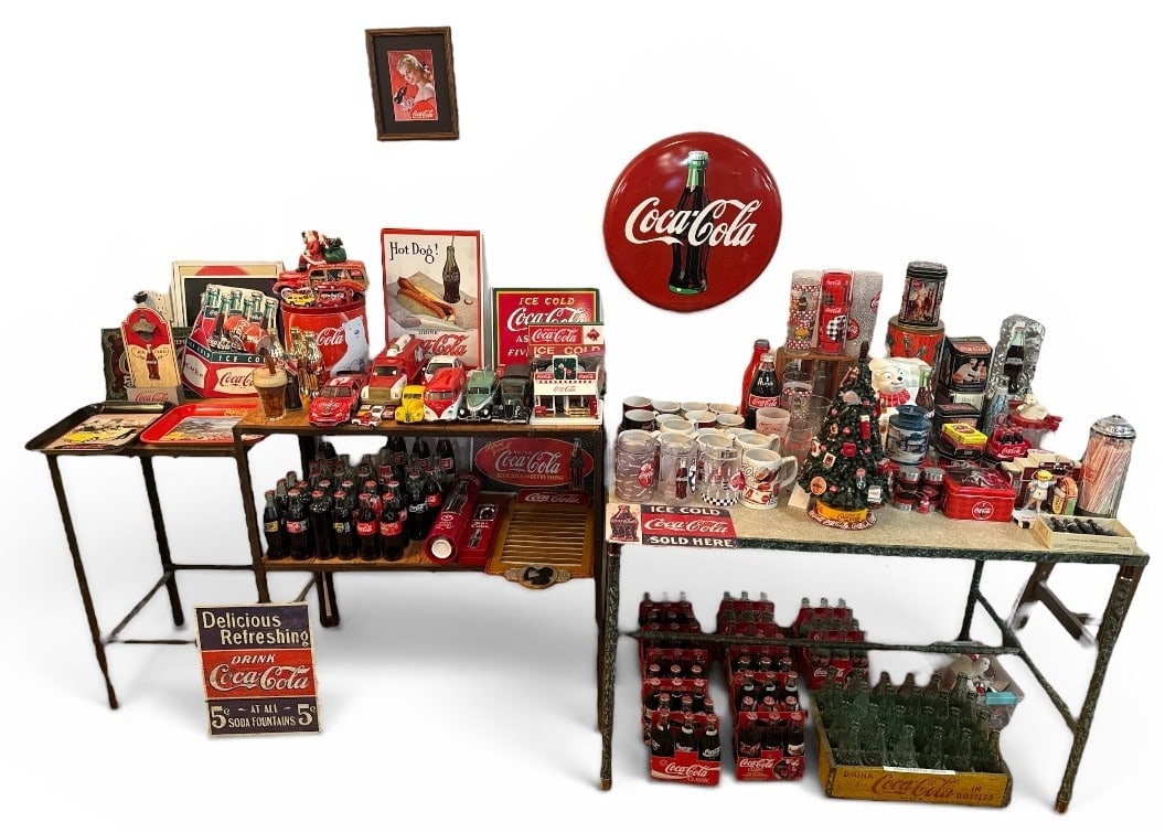 Very Large Collection Vintage Coca-Cola Memorabilia (1 of 12)