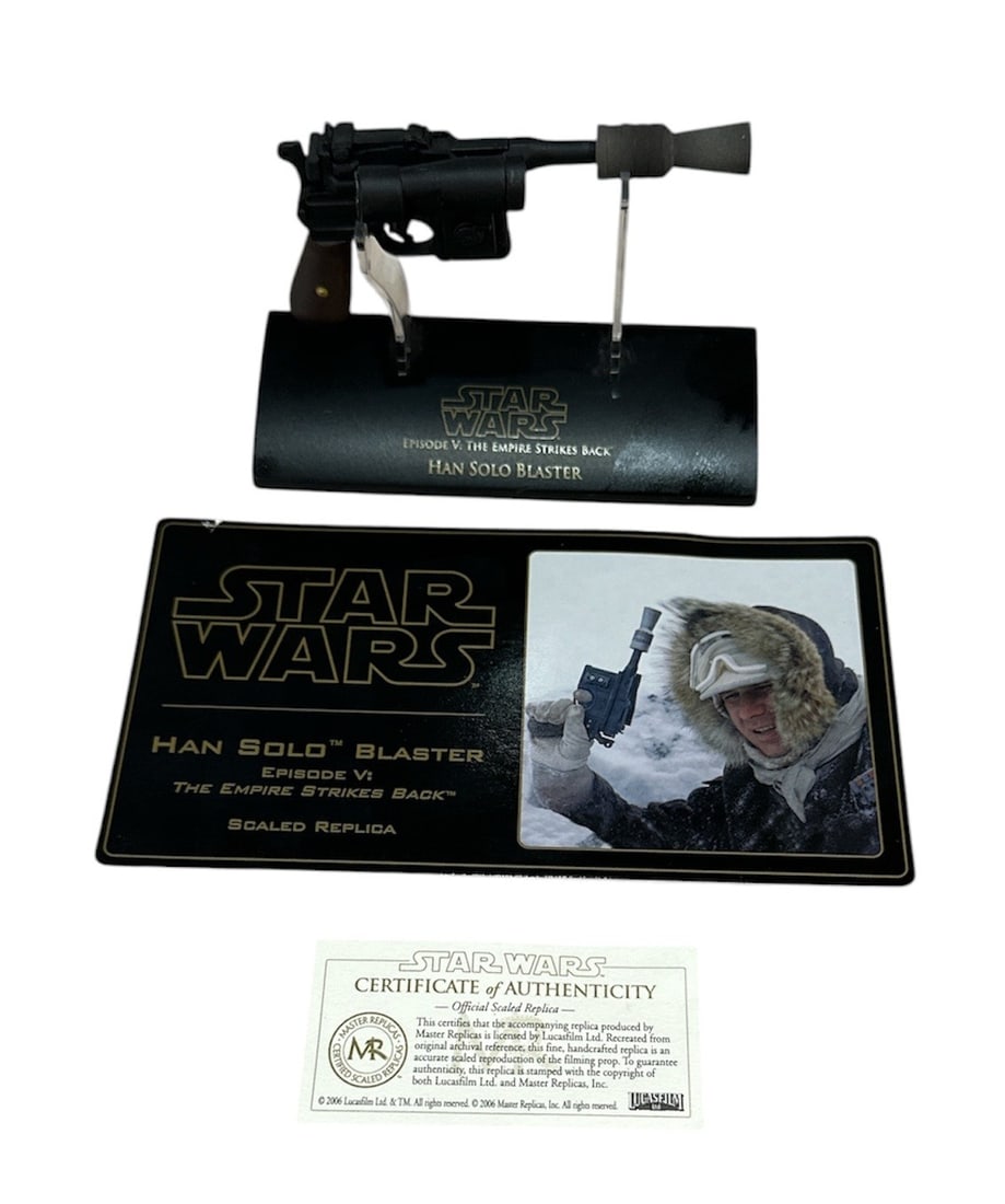 Official Replica STAR WARS HAN SOLO BLASTER (1 of 4)