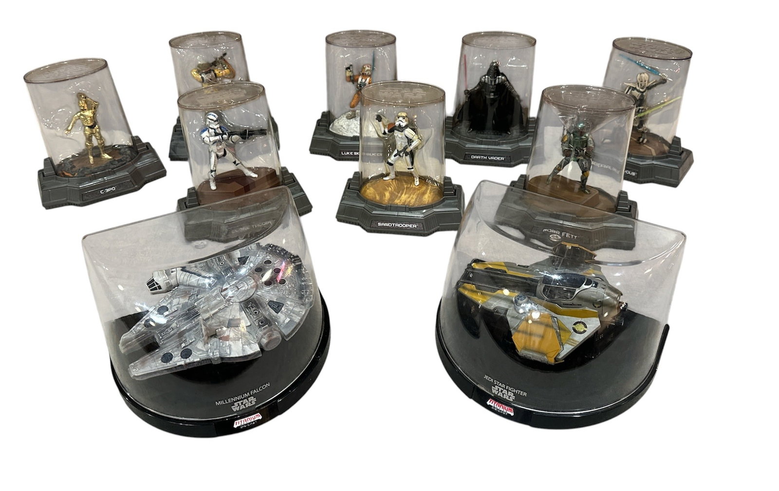 Collection HASBRO Titanium Series 2005 STAR WARS FIGURES & Diecast Replicas: Various figures in original packaging.