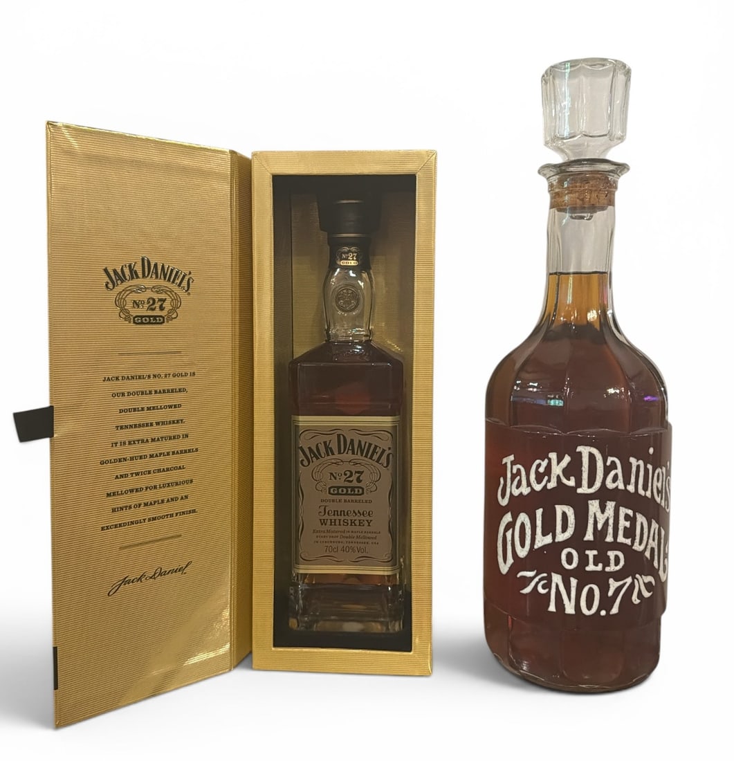 JACK DANIELS Gold Medal Tennessee Whiskey Replica Bottle (1 of 3)