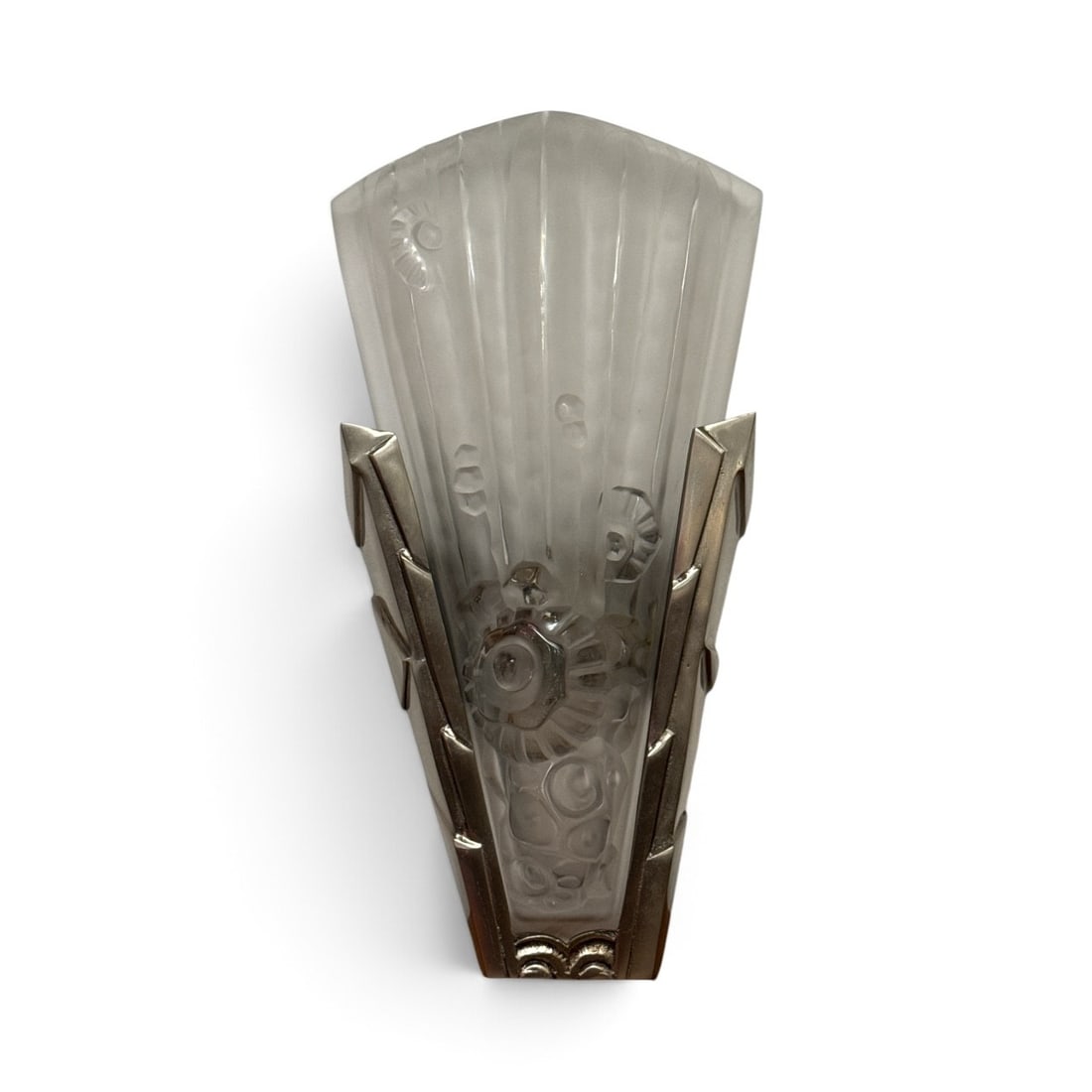 GENET & MICHON Attr. French Art Deco Wall Sconce: Frosted glass fixture. Attributed to Philippe Genet and Lucien Michon. No apparent markings. Measures approx. 16" H x 8.5" W x 3"D.