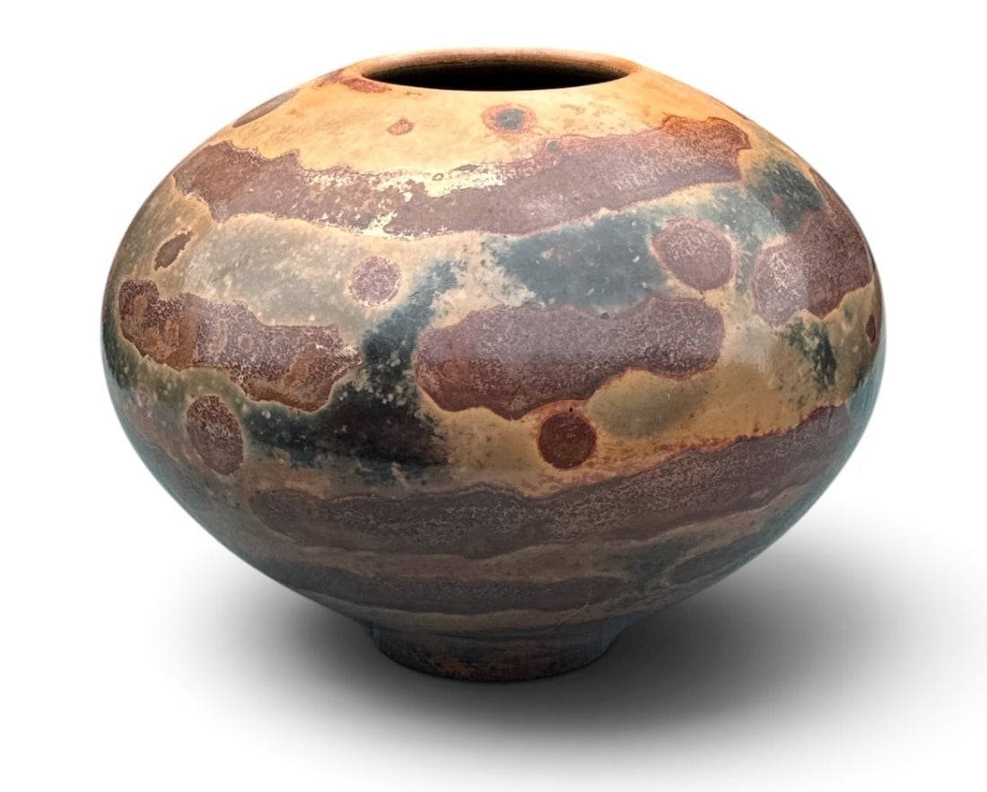 JIM & SUSAN WHALEN Paradox Pottery Vessel: Measures 6" H x 8" diameter x 2.5" top opening diameter. Signed on underside.