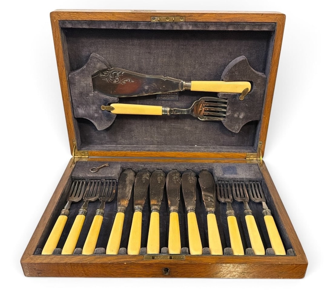 Victorian 19th C. ALPHA ROBINSON & CO. Celluloid Flatware: Alpha Robinson & Co. Ltd. Includes an assortment of celluloid handle silverplate flatware. Knives measure 8.25" long, large serving knife measures 10.75" long, box itself measures 2.5" H x 14" W x