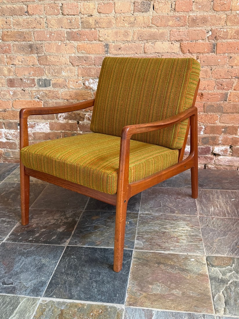 OLE WANSCHER "Model FD-109" Armchair for France and Sons, Senator: Measures 29" H to back x 16" H to seat x 26" W x 28" D. Retains label.