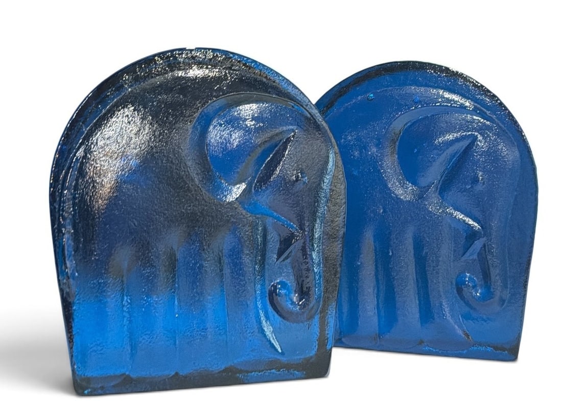 JOEL MEYERS For BLENKO Glass Elephant Bookends: Measure approx. 6.5" H x 5.75" W x 2" D.