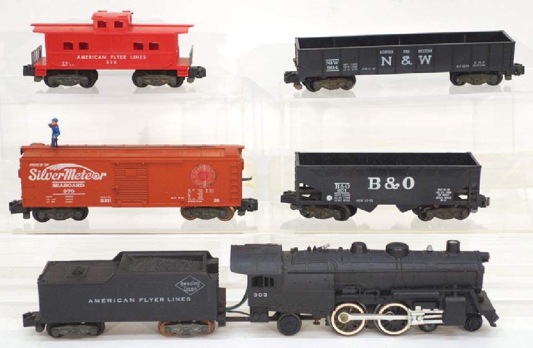 AMERICAN FLYER TRAIN SET 5615T "Reading Lines": 303 Engine, tender, 970 silver meteor box car with man, 801 hopper, 804 coal car, 806 caboose; original shipping box with yellow and blue label; original packaging; track; transformer; box car worn; L