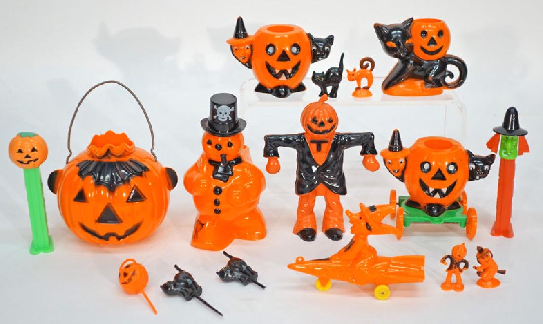 PLASTIC HALLOWEEN COLLECTIBLES (15+/-) (1 of 1)