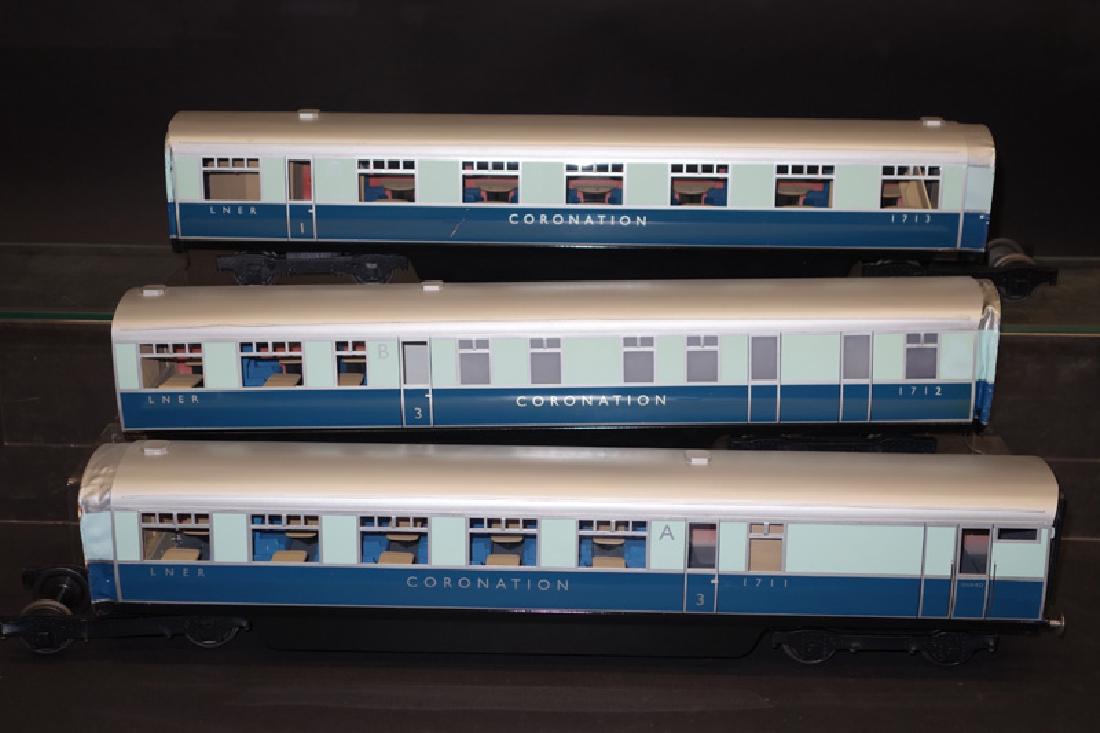 DAVID LEECH 1 GAUGE PASSENGER CARS (9) (1 of 3)