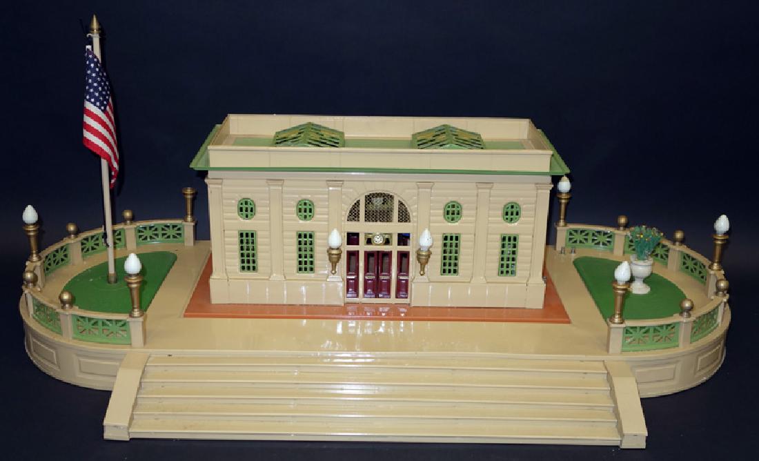 MTH DELUX STATION & TERRACE: Painted tin; original box for terrace; needs cleaning; L-37", G-VG